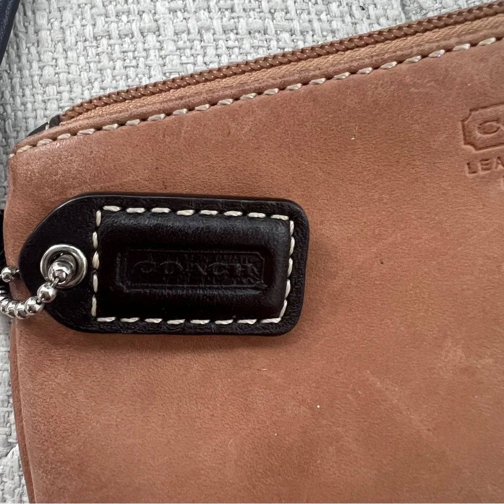 Coach leather Tan elegant Wristlet